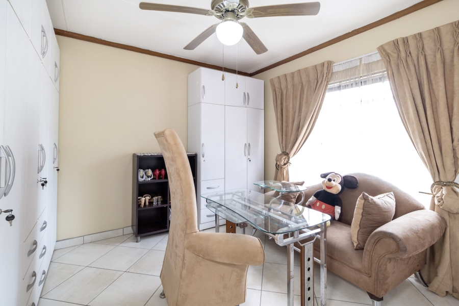 6 Bedroom Property for Sale in Melodie North West